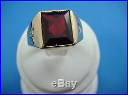 10k Yellow Gold Men's Vintage Ring With Red Stone And 2 Small Diamonds, Size 12