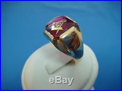 14k Yellow Gold Vintage Men's Masonic Compass Ring, 10.3 Grams, Size 9.75