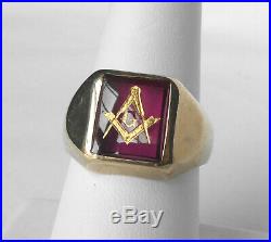 Handsome Vintage 10k Yellow Gold Ruby Mens Square Face Masonic Ring Sz 10.25