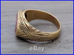 Men's Yellow Gold Vintage Engraved 18K Ruby Ring Size 8.5