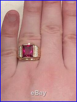 No Reserve Mens Retro Vintage Ruby Ring set in 10k Yellow Gold