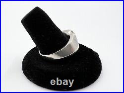 Vintage 10k White Gold Ring With 3 Diamonds. Size 10.5
