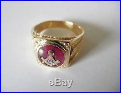 Vintage 10kt YG Masonic man's Ring Red stone sze 10.25 I-5387
