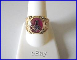 Vintage 10kt YG Masonic man's Ring Red stone sze 10.25 I-5387