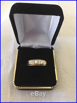 Vintage 14K Yellow Gold 0.42 CTW 3-Stone Round Diamond Mens Band Ring Size 11