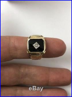 Vintage 14 K Yellow Gold Men's I Black Onyx Diamond Ring