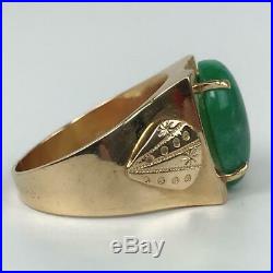 Vintage MCM Men's or Unisex Asian Green Jade Cabochon 18K Gold Ring Size 8.25