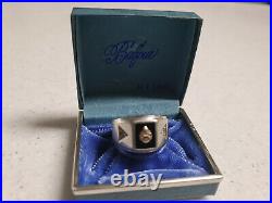 Vintage Men's 10K white Gold Ring, with Black Onyx & Doiamond Chips. Size (8)