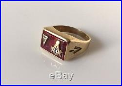 Vintage Men's 10k Gold Red Stone & Diamond Masonic Ring Size 9